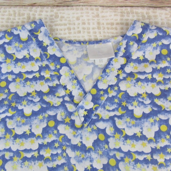 Maryland Scrubs Aurora Size M Moon and Stars Scrub Top - Picture 2 of 5